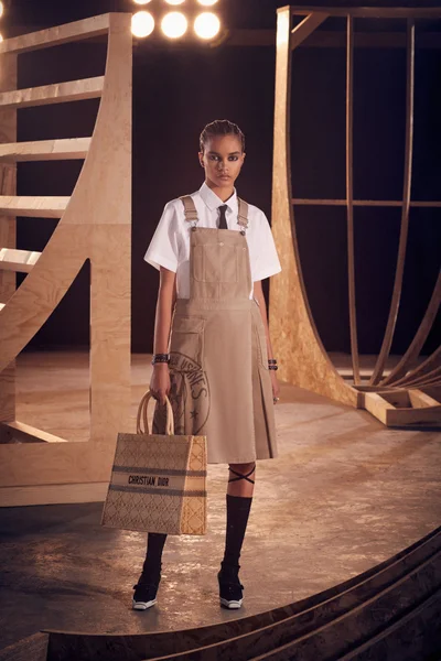 Look 14